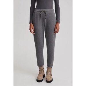 Varley size Medium Iowa Sweatpants Gray Cropped Ankle Length VGUC